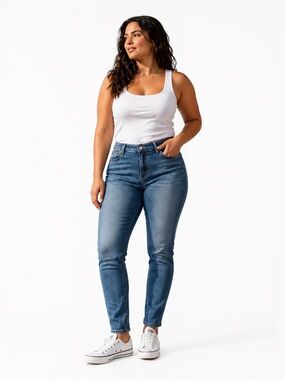Levi’s 312 Shaping Slim Jeans - Women’s Size 31 - Medium Wash